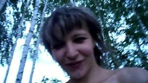 Русская телочка показывает обнаженку среди березок в летнем лесу - скриншот #6